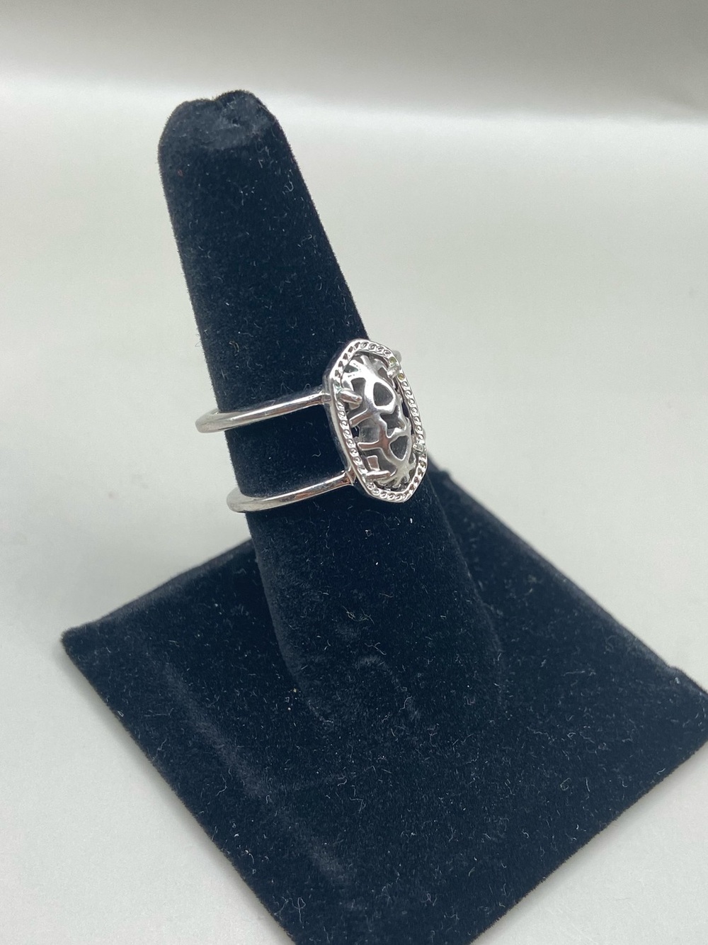 Kendra Scott Elyse Wide Band Ring - Picture 2 of 9